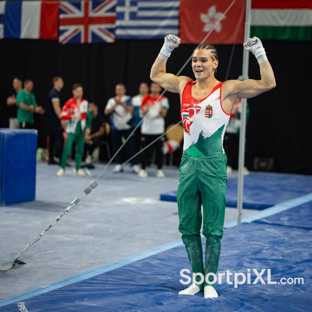 Závory Szilárd magyar tornász a nyújtó gyarkolata után a 2025-ös Torna Világkupán Szombathelyen.